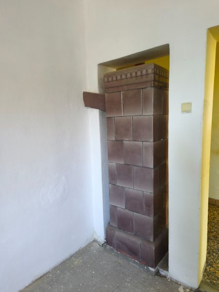 A stove in a family house with ceramic tiles set into the wall.