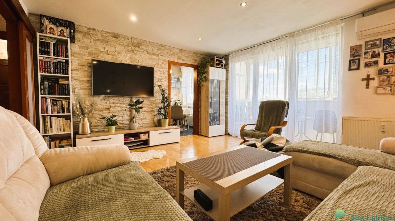 Living room in a 3-room apartment with light flooring and stylish furniture.