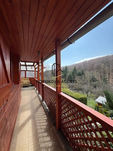 A cottage in Svinica with a wooden veranda offering views of nature and the garden.