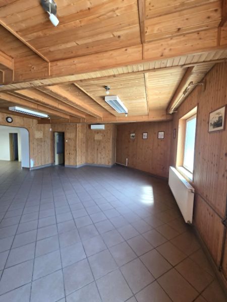 Wooden cladding, tiles, ceiling lights, and radiator in gastro spaces.