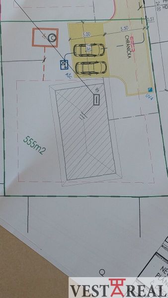 Plan of a plot with a built-up area and parking spaces on the property in Malá Mača.