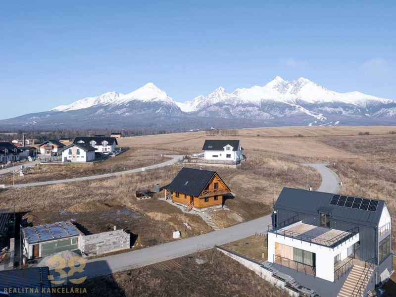 Family houses in Stará Lesná with panoramic views of the snow-capped peaks of the High Tatras.