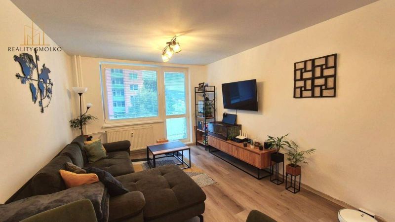 Living room in light tones, floor with wood decor, comfortable sofa, 3-room apartment.