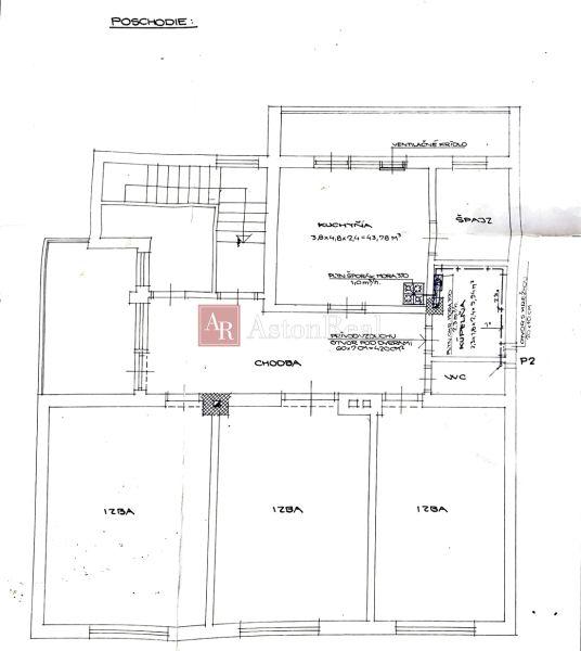 The floor plan of the family house includes a kitchen, rooms, a hallway, and a toilet on the upper floor.