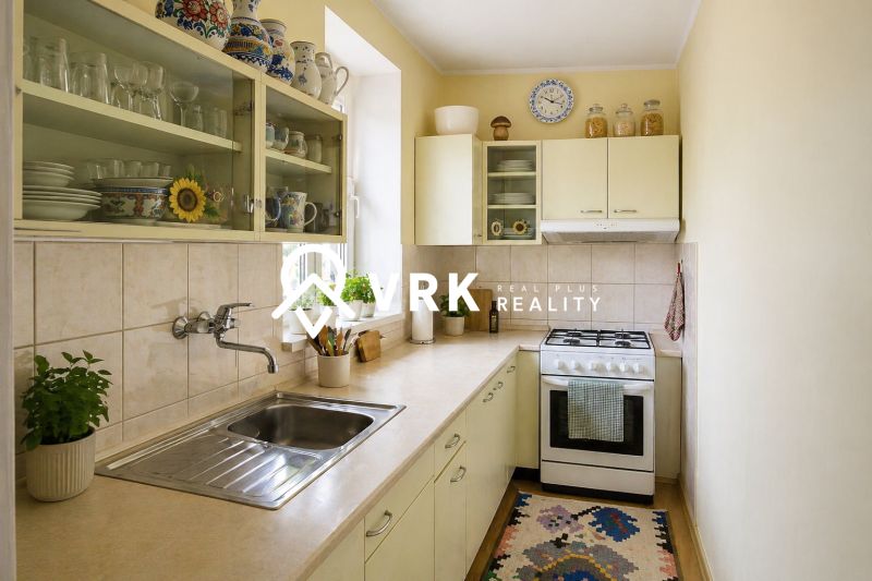 A kitchen in a family house with a gas stove, cabinets, and decorative elements.