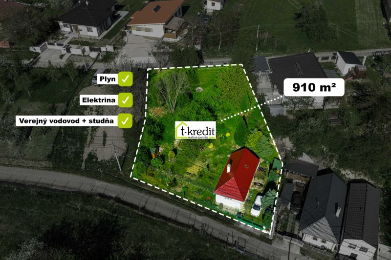 Aerial view of a family house in Čaradice with a spacious garden covering an area of 910 m².
