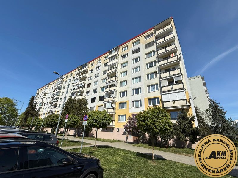 Apartment building on Tupeská Street in Zvolen, suitable for a 3-room apartment.