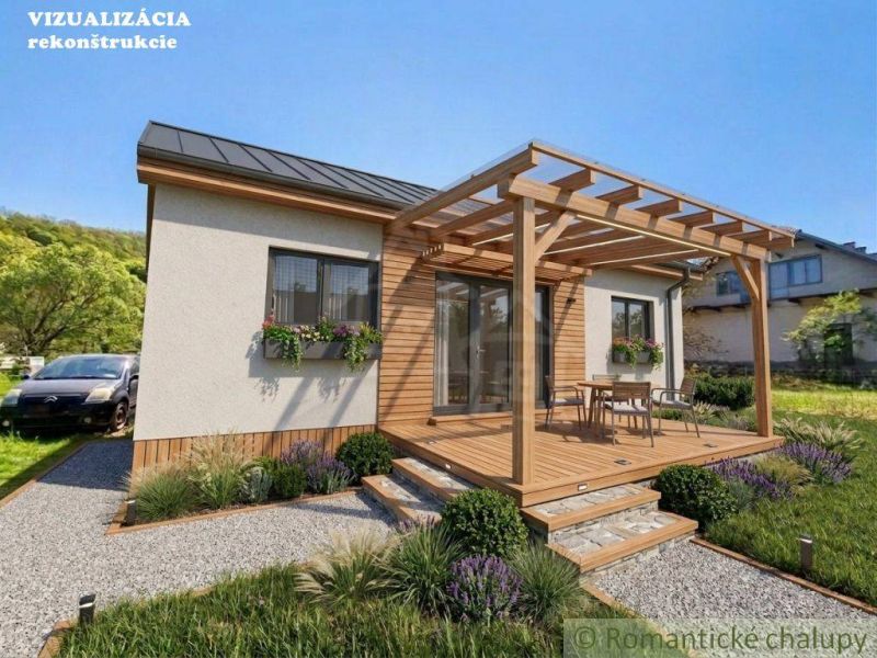 The garden of a family house in Šiatorská Bukovinka with a wooden terrace and pergola.