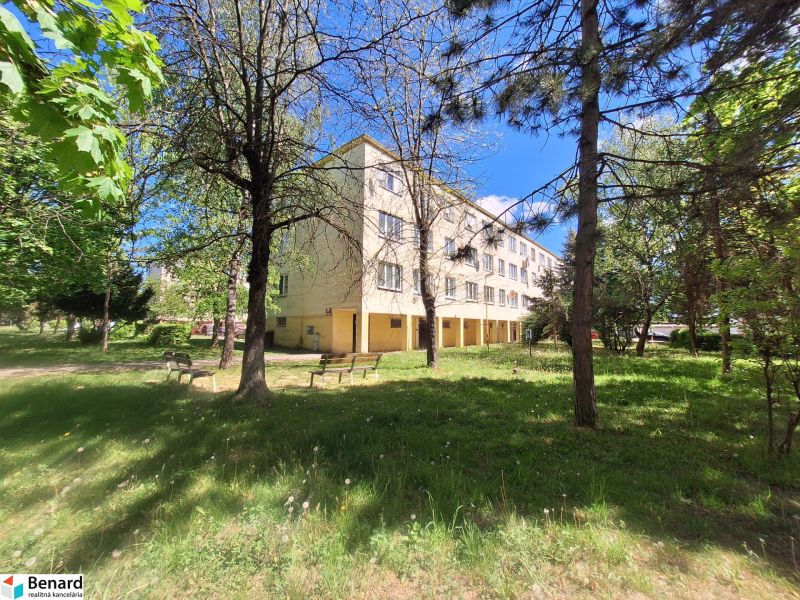 An apartment building surrounded by greenery on Železiarenská Street in Košice - the Šaca district.