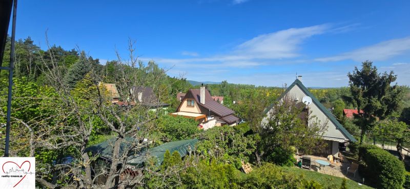 Cottages surrounded by greenery on Nové Vinohrady Street in Suchá nad Parnou.