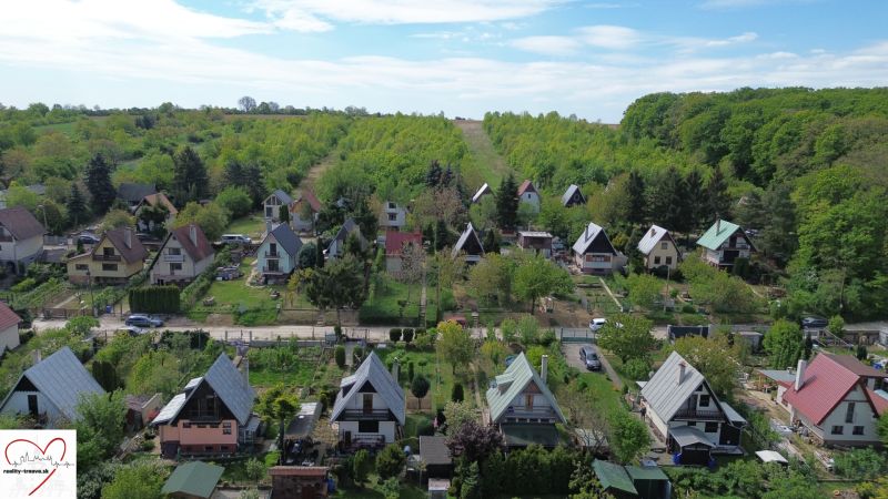 Cottages in Suchá nad Parnou in Nové Vinohrady, surrounded by greenery and spacious gardens.