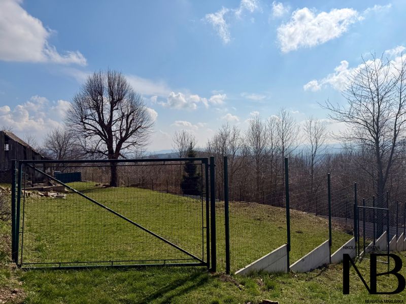 Plots - housing in Lubina with a view through the fence of the forest and panorama.