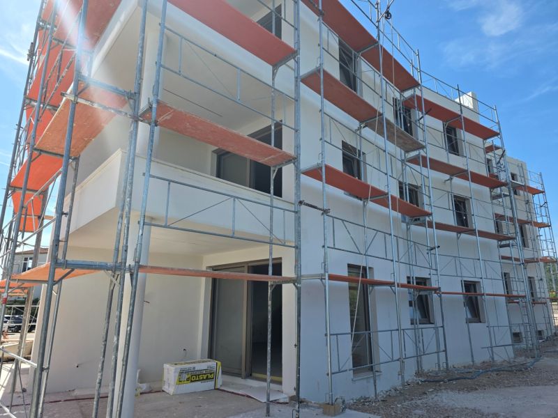 Construction of a building with scaffolding for three-room apartments in TRIBUNJ.