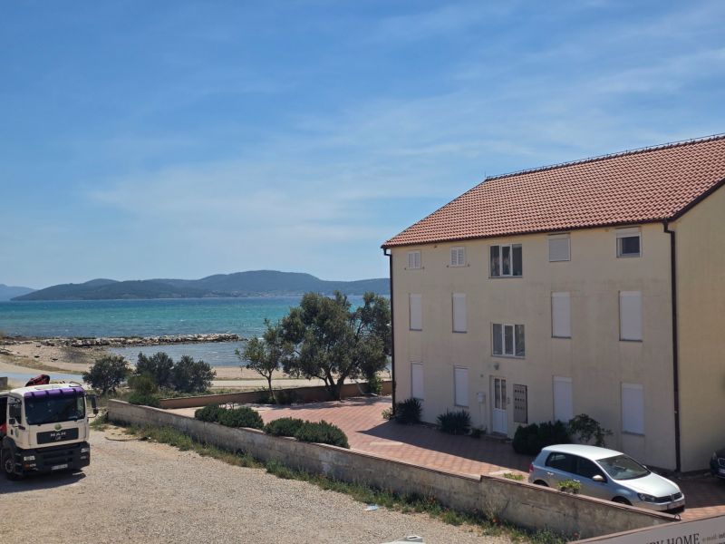 A view of a 3-room apartment in the town of Srima near the coast with a car.