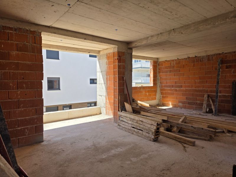 Construction of a 3-room apartment in Srima with exposed brick from the exterior walls.
