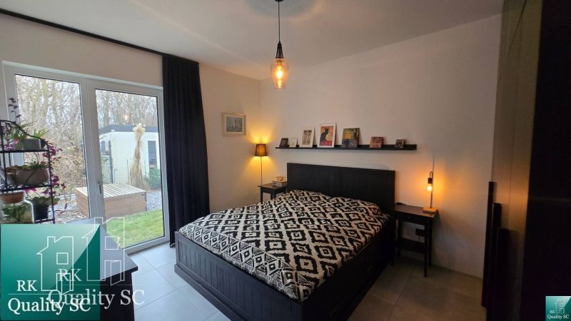 Bedroom with a bed and decorations, access to the garden, Family house.