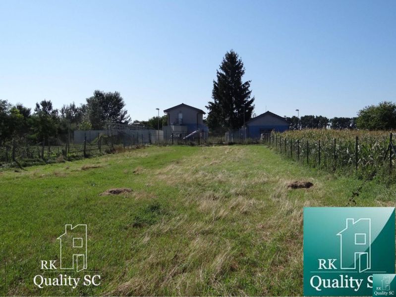 Plots - residential area on Vrbová Street in Jelka with a grassy area and fencing.