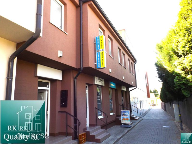 Family house on Mäsiarska Street in Senec with commercial premises on the ground floor.