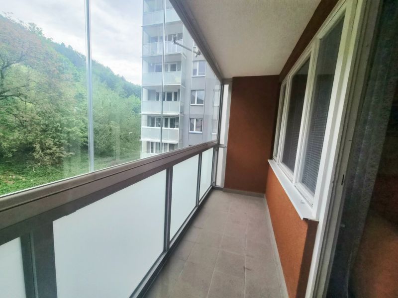 The balcony of a 2-room apartment with a view of greenery on SNP District in Trenčianske Teplice.