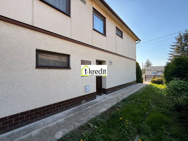 A family house in Zlaté Moravce with a lawn and a driveway.