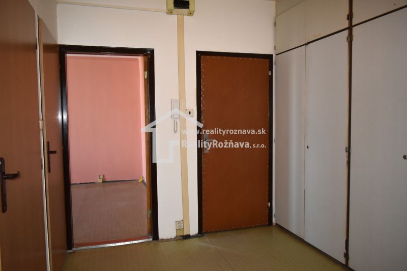 Entrance hallway in a 3-room apartment with two doors and storage space.