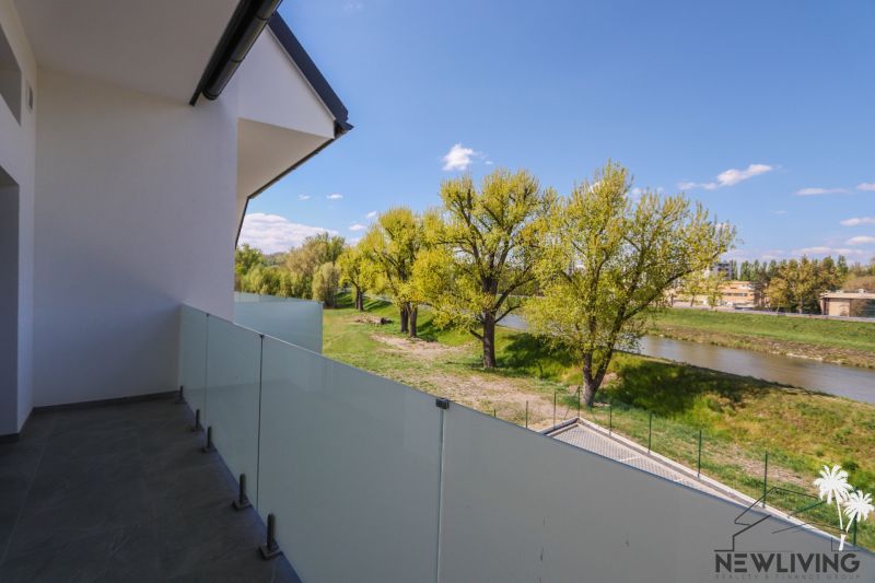 A balcony with a view of the river and greenery near Moravanská Street in Banka.