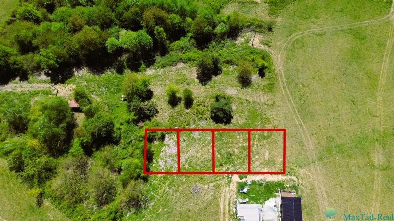 Recreational plots in Nová Kelča, surrounded by greenery, divided by red lines.
