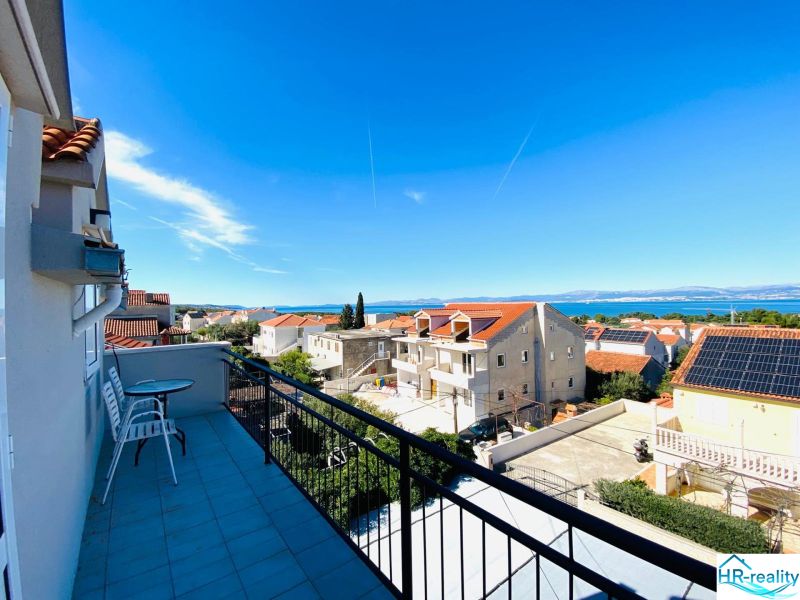 Brač offers a beautiful view of the sea and rooftops from the vacation apartment.