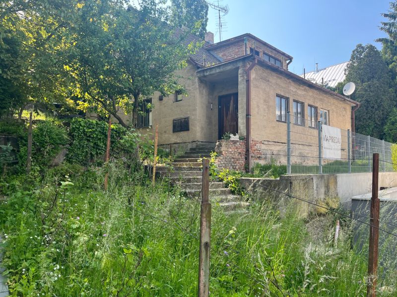 Family house for sale in Bratislava - Old Town on Búdková street, with dense vegetation.