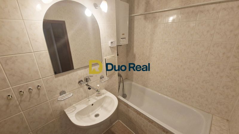 Bathroom with a mirror, sink, and bathtub in a 3-room apartment.