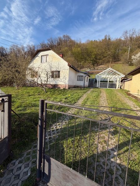 A family house in Štós with a landscaped plot and near the forest.