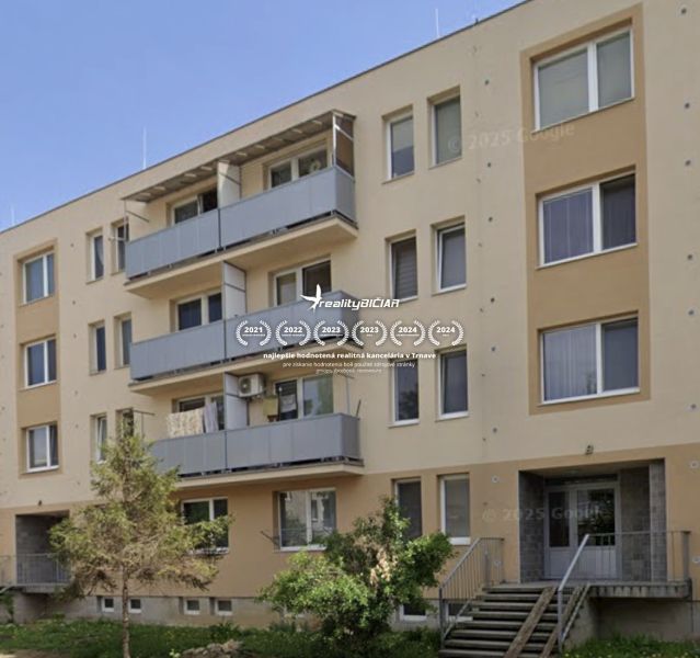 Apartment building in Hlohovec, possible 1-room apartment with balconies, panel construction.