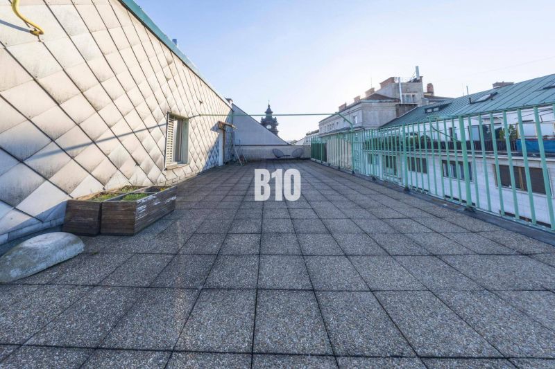 Spacious rooftop terrace with a view in a 3-room apartment in Bratislava - Old Town.