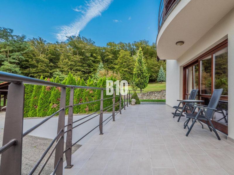 The terrace of a family house in Marianka with a view of the forest and comfortable seating.