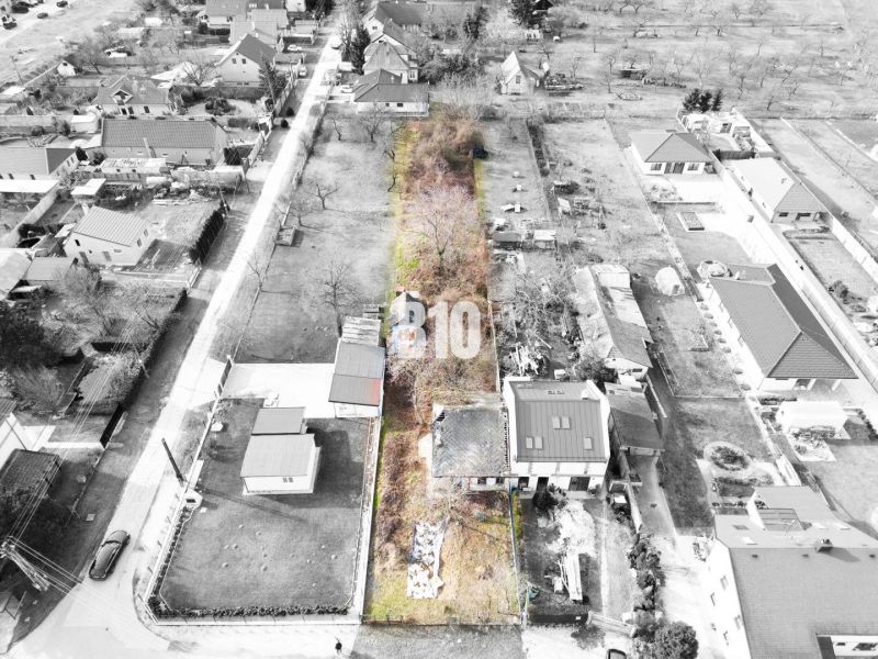 Aerial view of a plot with a house, suitable for living in a suburban area.