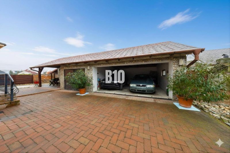 A family house in Štvrtok na Ostrove with a garage for two cars and a paved courtyard.
