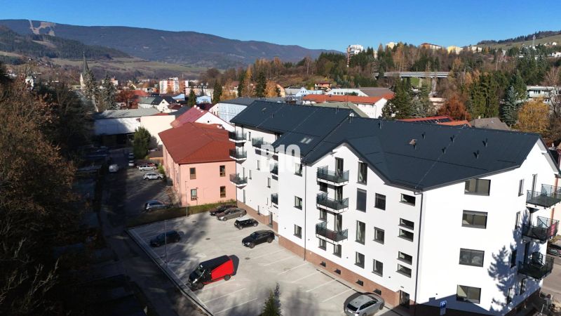 A view of the new building and surroundings on Matúškova Street in Dolný Kubín, 3-bedroom apartments available.