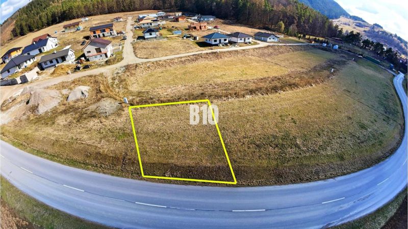 Land for sale in a new neighborhood between houses, suitable for living.