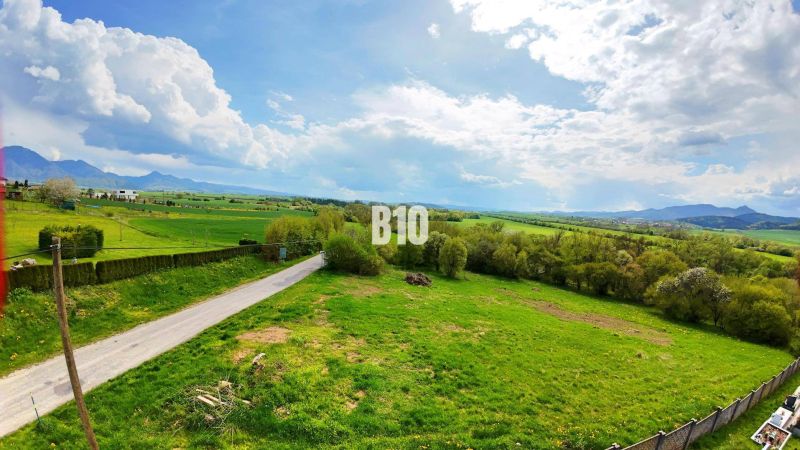 A country with vast green lands ideal for living, with a beautiful scenery in the distance.