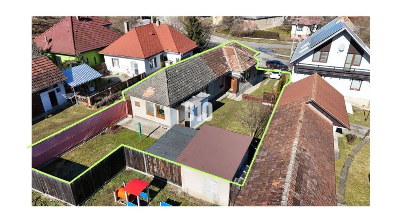 Family house in Ľubela with a garden, gazebo, and storage spaces. Traditional roof and fencing.