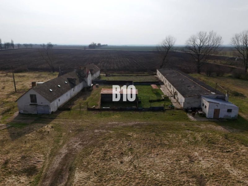 Manufacturing premises in Ture with older buildings, in the middle of agricultural landscape.