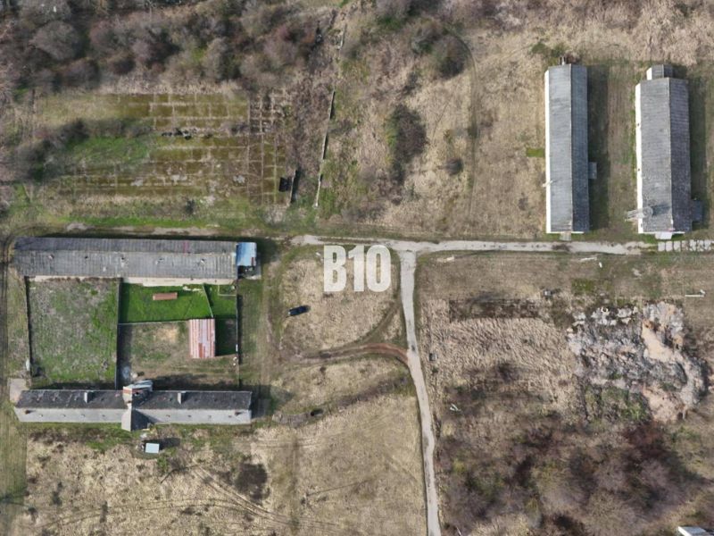 Aerial view of manufacturing facilities in Turá with old buildings and abandoned land.
