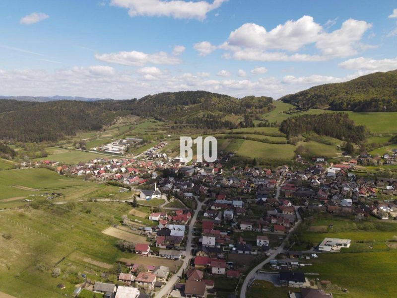 An aerial view of picturesque plots in Bytča surrounded by greenery and houses.