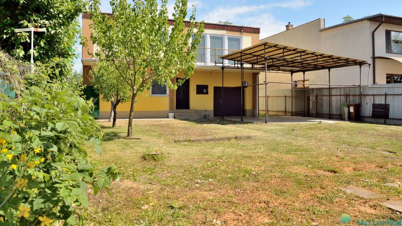 A family house on Nabr. J. M. Hurbana street in Michalovce with a lawn and a shelter.