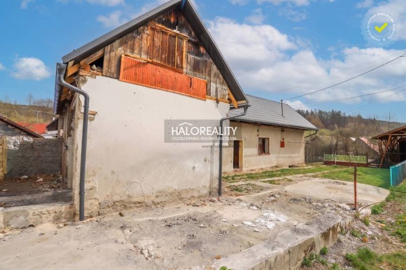 A family house in Stupno that requires renovation, with a courtyard and rural surroundings.