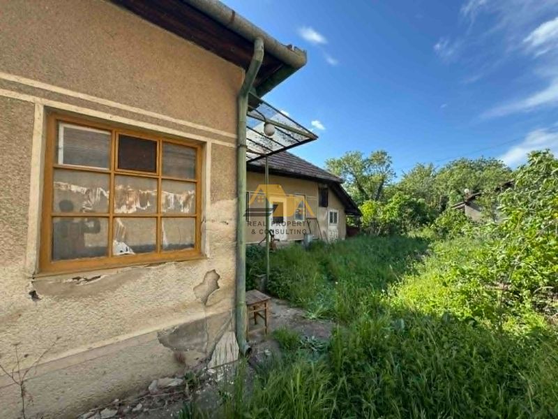 A family house in Bánov with a neglected garden and an older facade on Bánovská Street.