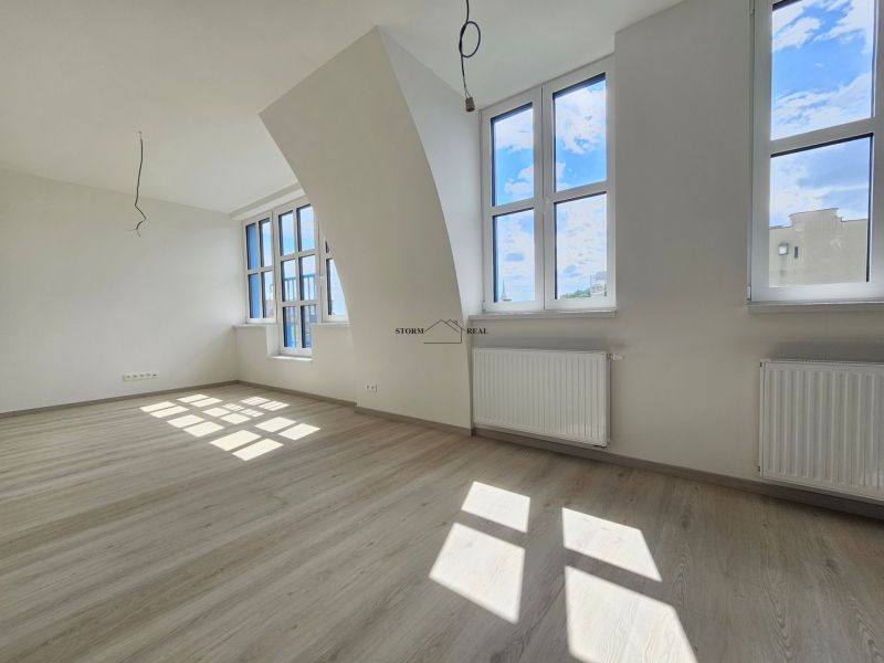 Bright 1-room apartment with windows and flooring featuring a wooden decor.