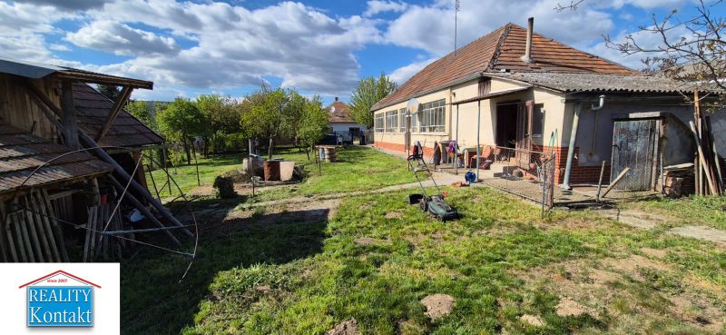 Family house in Dedinka with a garden, lawn area, and a tool shed.