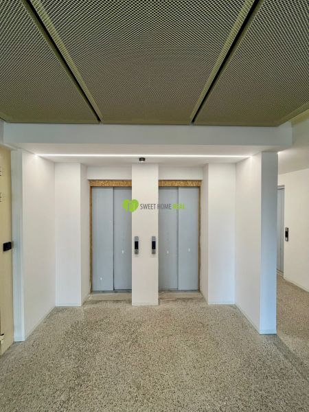 A corridor with two elevators, depicted in a 2-room apartment.