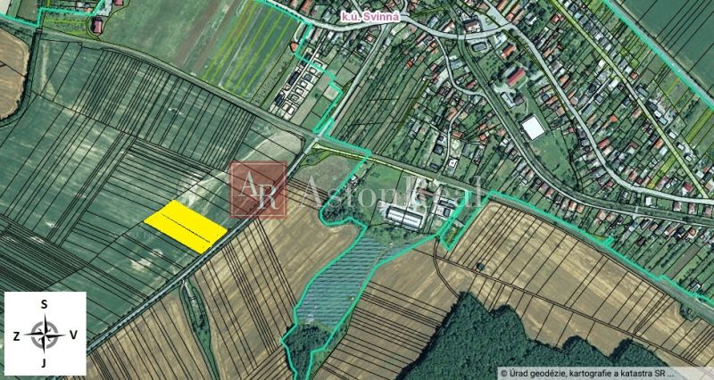 Aerial view of residential plots near Svinná Street in the town of Svinná.